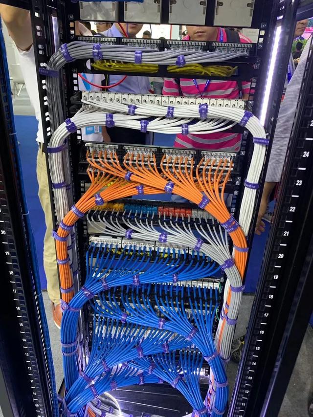 国内弱电工程师的施工图片,这工艺太美了!