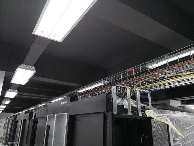 弱电工程机房建设现场施工图片分享